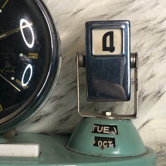 Vintage Golden C-ck Wind Up Calendar Alarm Clock - Picture 4 of 12